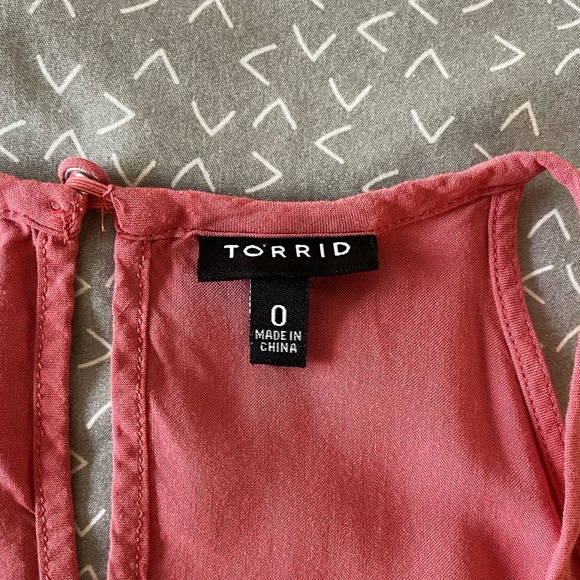 Torrid Flowing Halter Tank Top | Salmon Pink | Torrid Size 0 - Picture 3 of 7